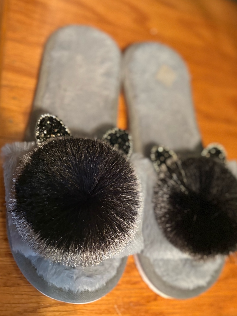 NWOT ! Cozy Gray Pom-Pom Cat Slippers